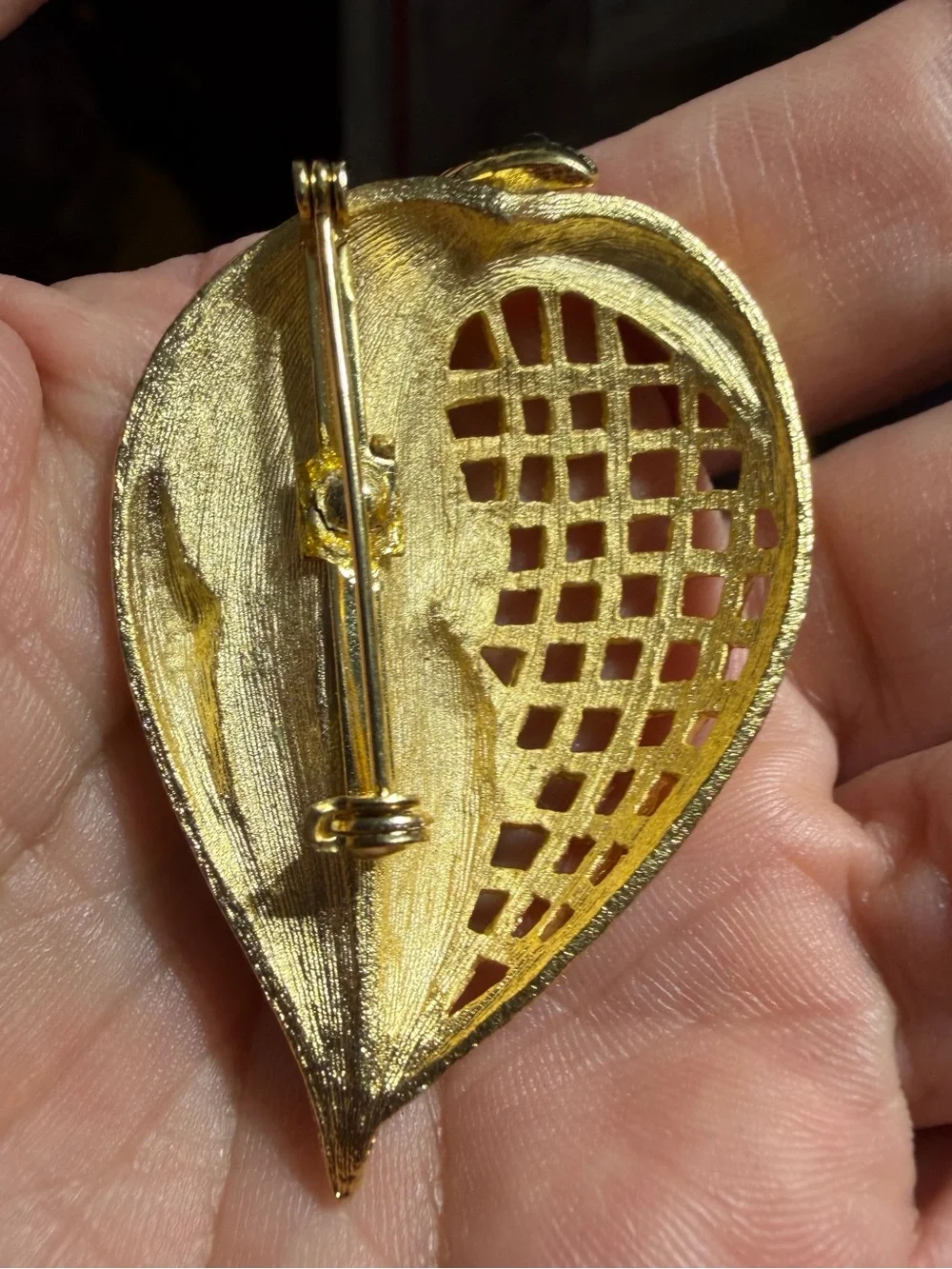 Vintage Gold Tone Leaf Brooch